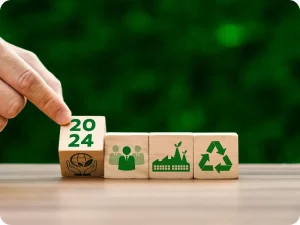 Cubes en bois alignés, avec des logos liés à l’écologie sur chaque face